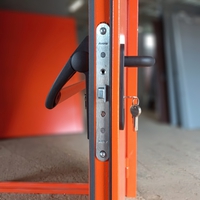 Оранжевая дверь с ручкой Антипаника