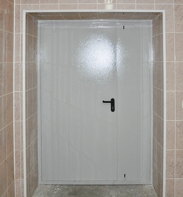 Фото установленной двери в больнице