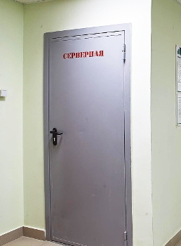 Направление открывания двери в серверной