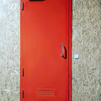 Красная техническая дверь с ручкой скобой и доводчиком