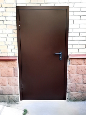 Пожаростойкая дверь коричневого цвета