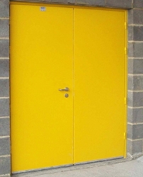 Желтая противопожарная дверь