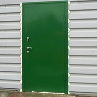 Зеленая техническая дверь