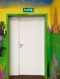 Дверь в детском саду