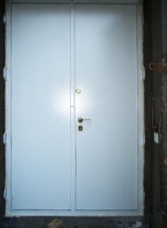 Техническая дверь в частном доме